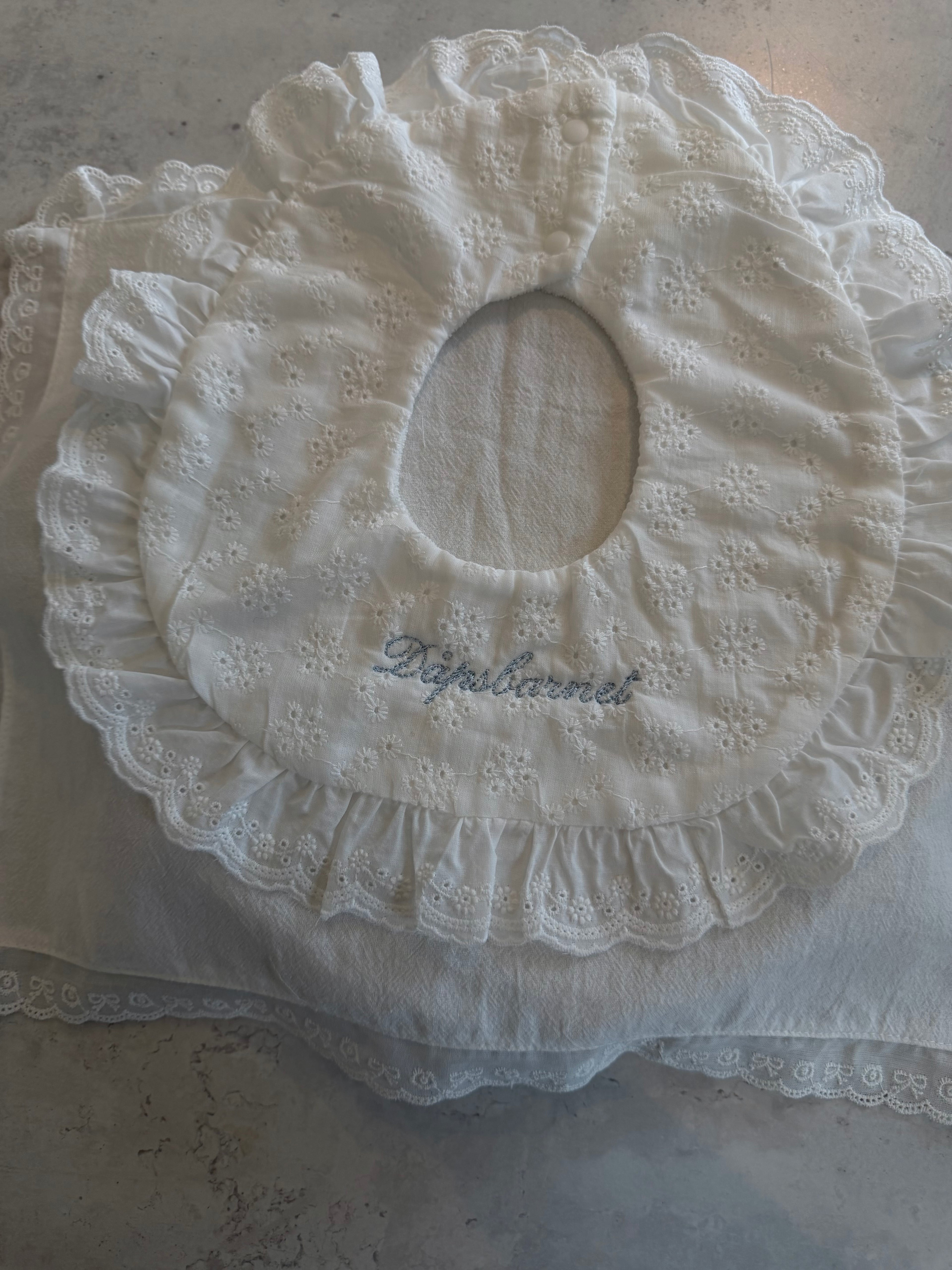 Rund Smæk med Broderi