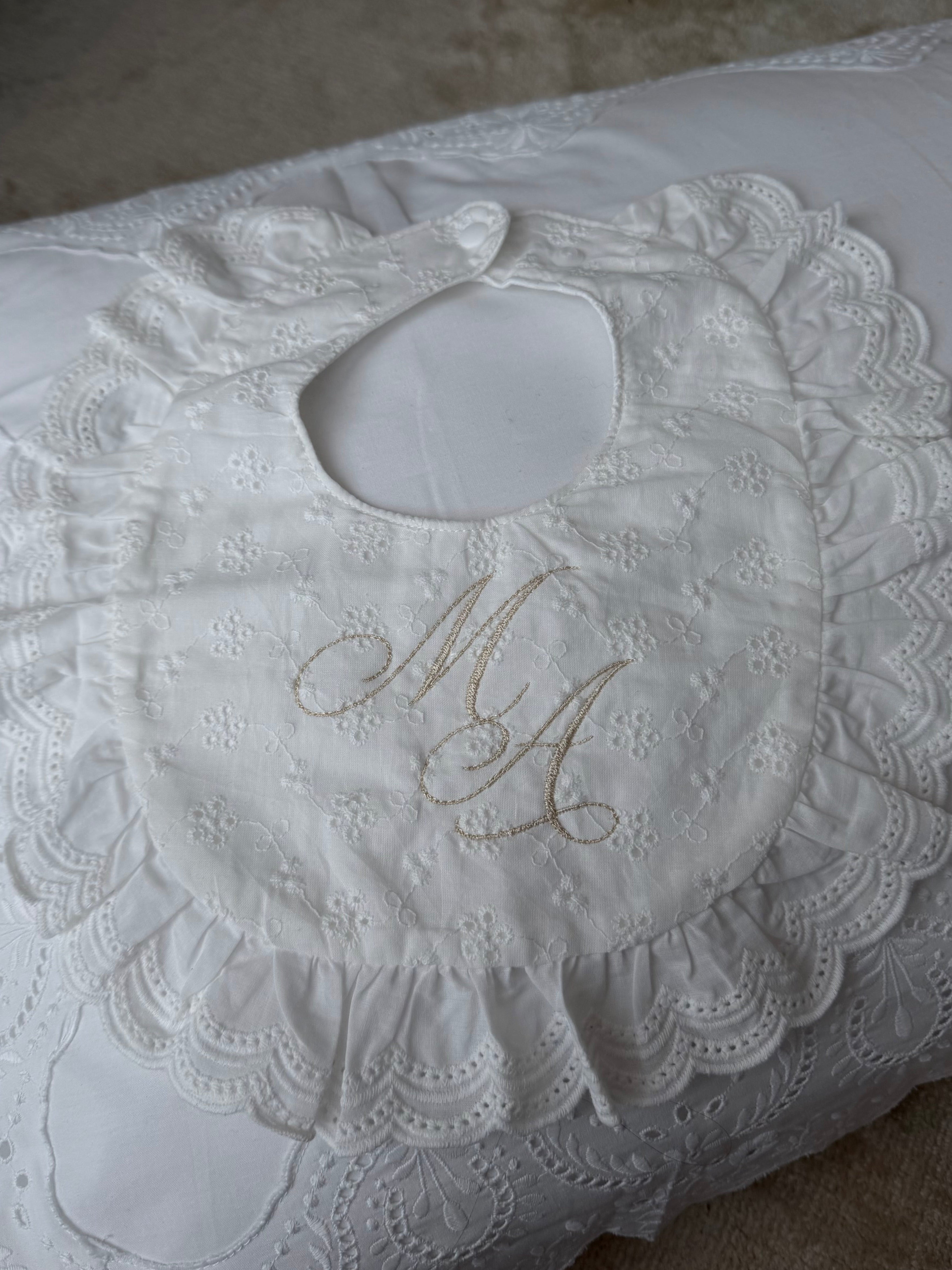 Broderie Bib