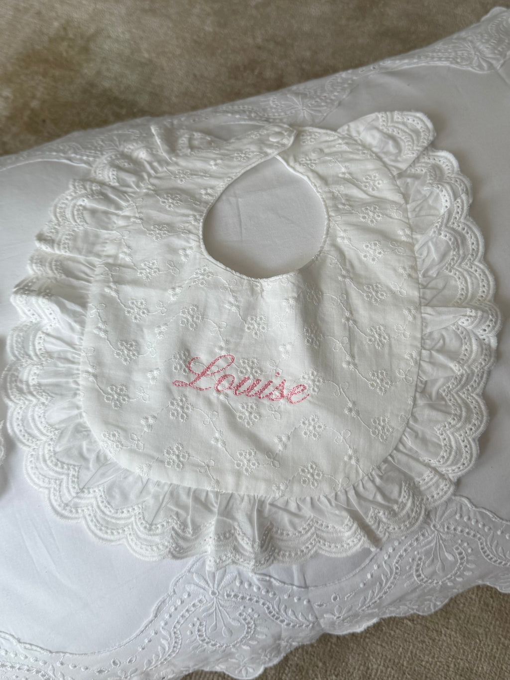 Broderie Bib