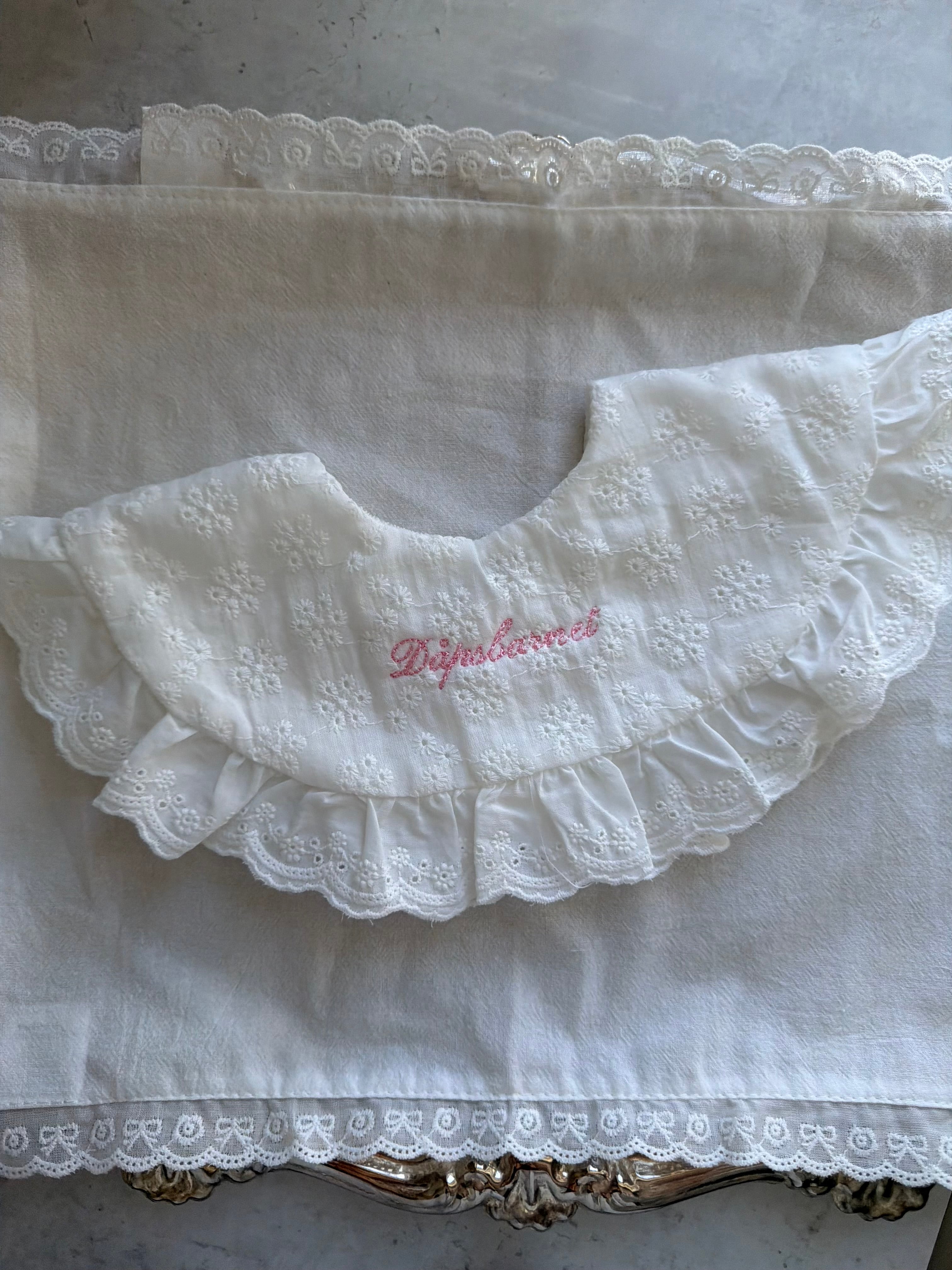 Rund Smæk med Broderi