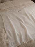 Blanc Embroidered Bébé Blanket