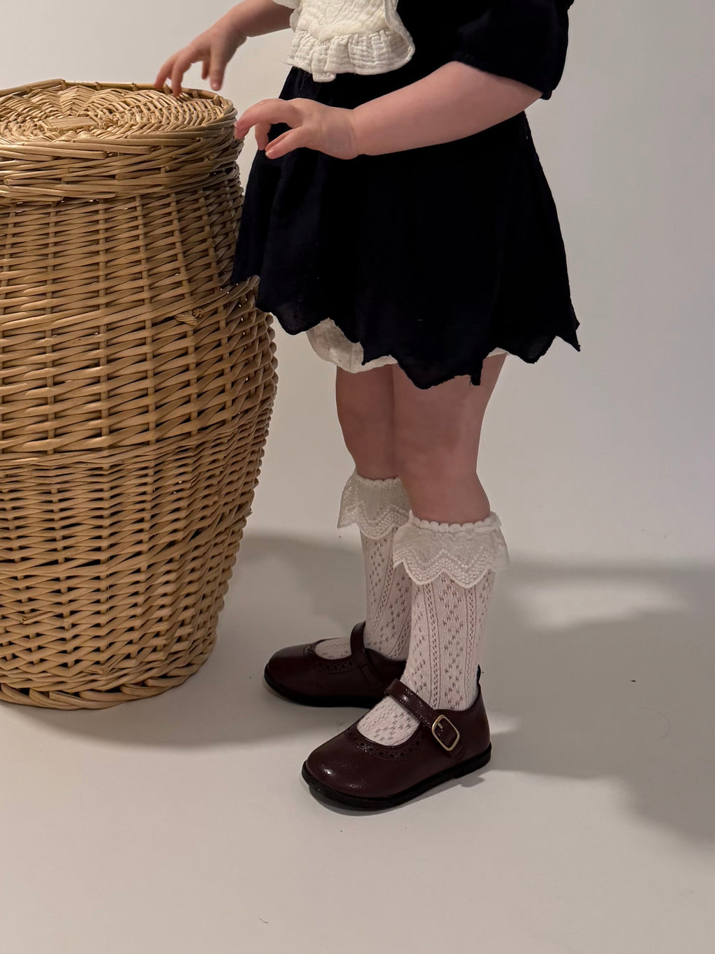 Blanc Knee Lace Socks