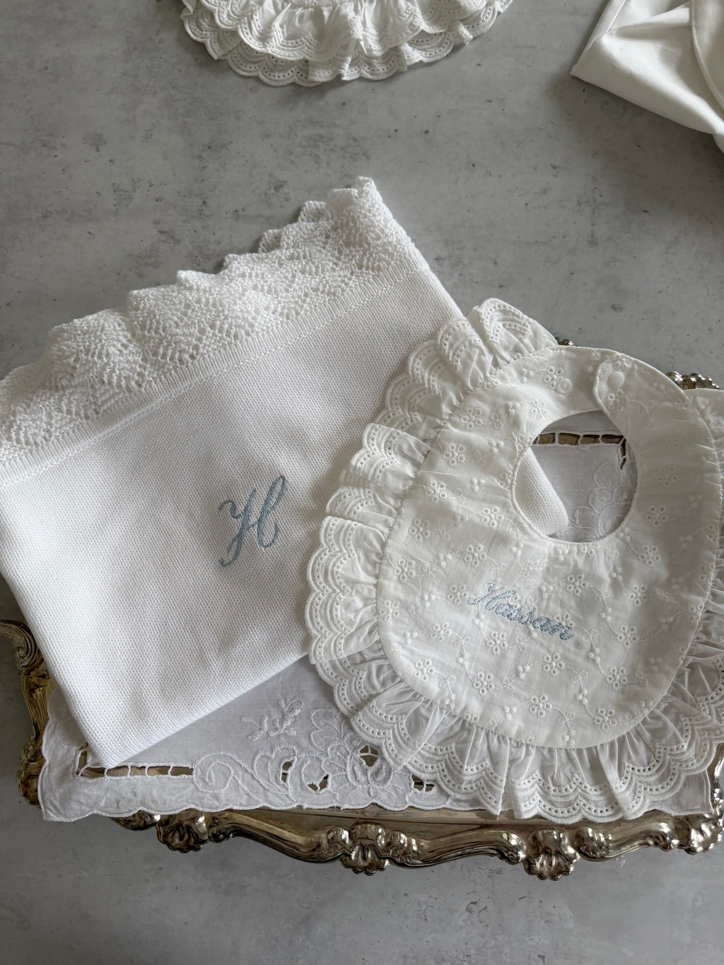 Ivorie Lace Embroidered Bébé Blanket