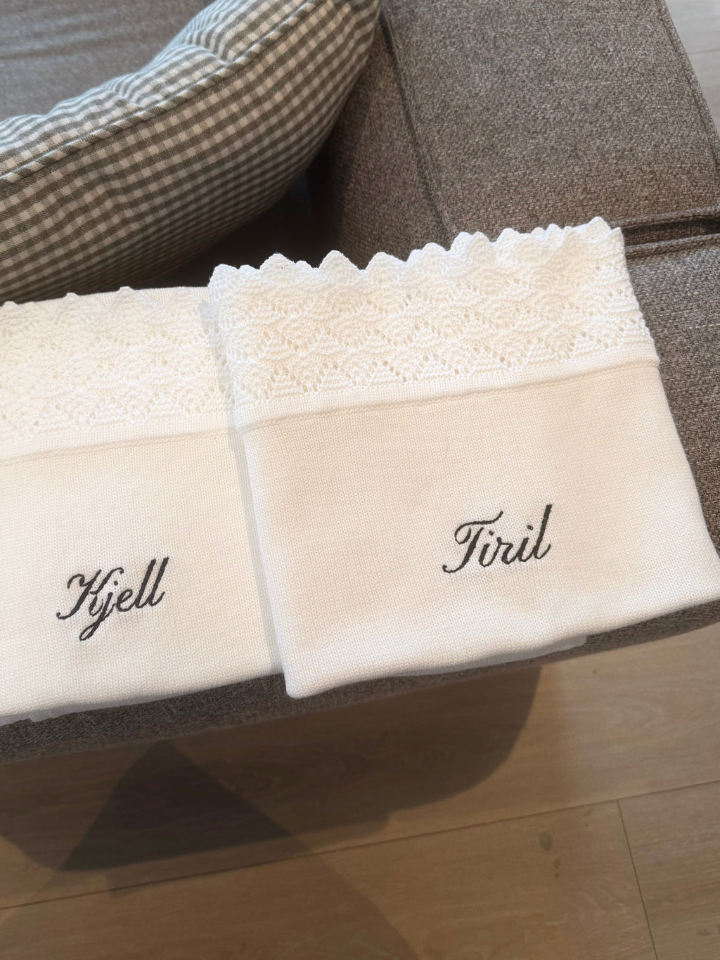 Blanc Embroidered Bébé Blanket