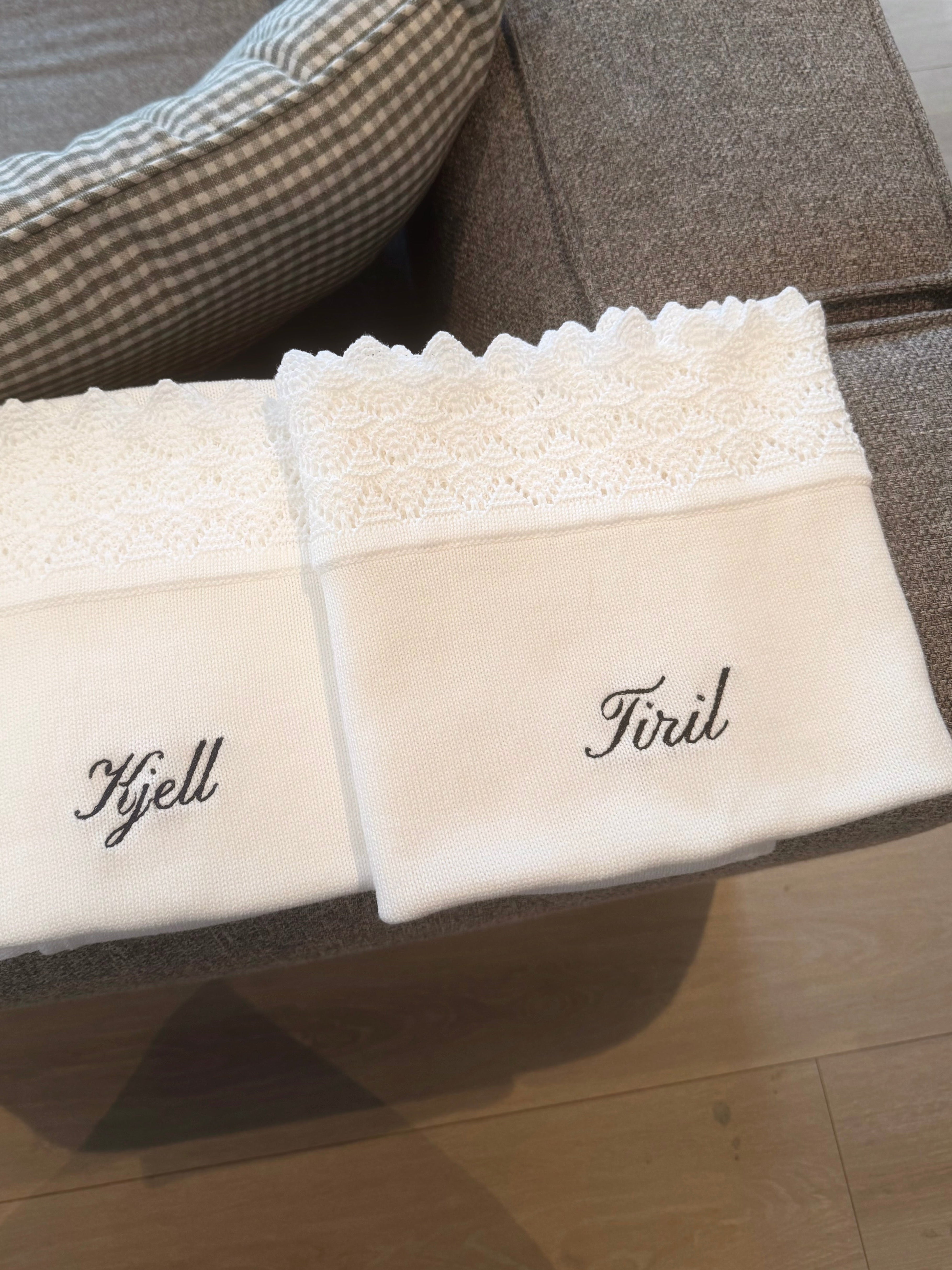 Blanc Embroidered Bébé Blanket